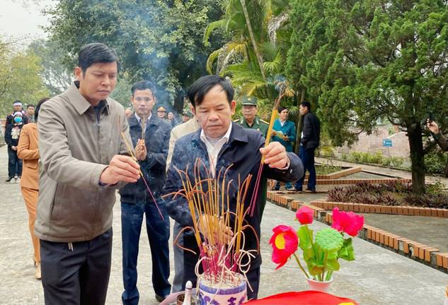 https://hatrung.thanhhoa.gov.vn/portal/Photos/2024-12/d07c1bacb71d56dz6165449376212_06eb71d2d008da224d0d678080517c87.jpg